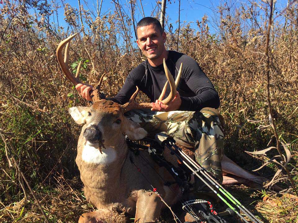 corey memering bowhunting giant ohio buck