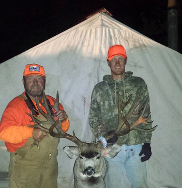 3ESZPPBPYAHHD2G7V4EEN34Q5Y Big Bucks: Colorado Hunter Brett Ross Kills 292-Inch Mule Deer