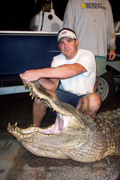 httpswww.outdoorlife.comsitesoutdoorlife.comfilesimport2013images20100815_ADCNR_Record_Gator_2009_701_lbs_0.jpg