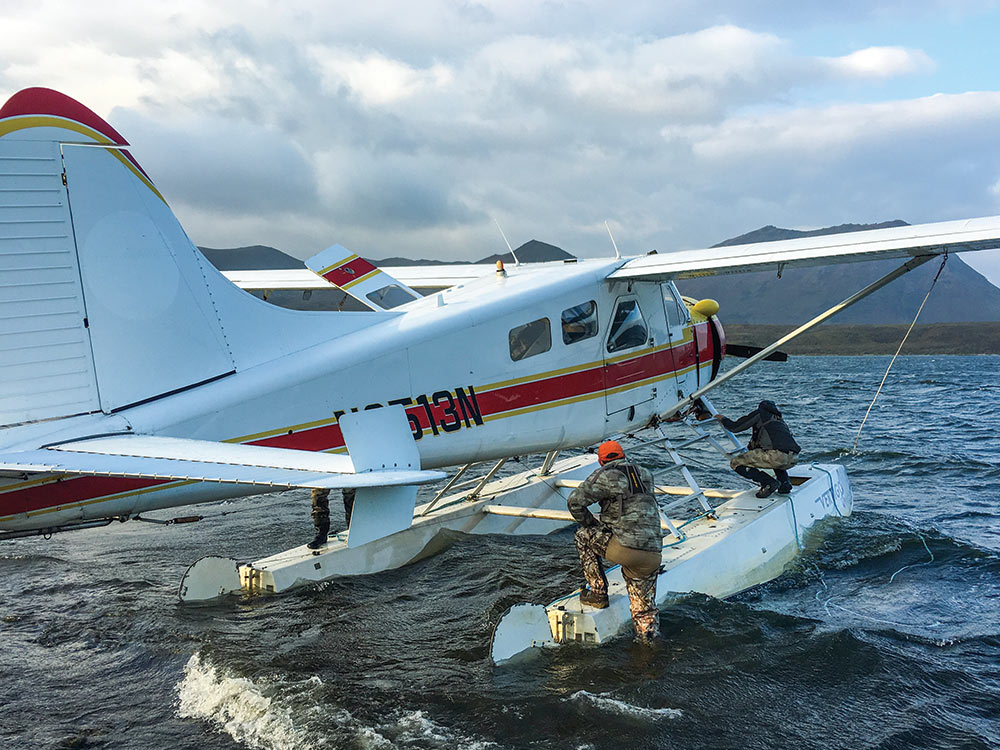 Loading a floatplanes pontoons