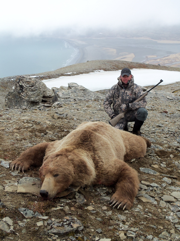 Alaska Pooping Brown Bear With Fish Key Chain - Alaska Wild Country