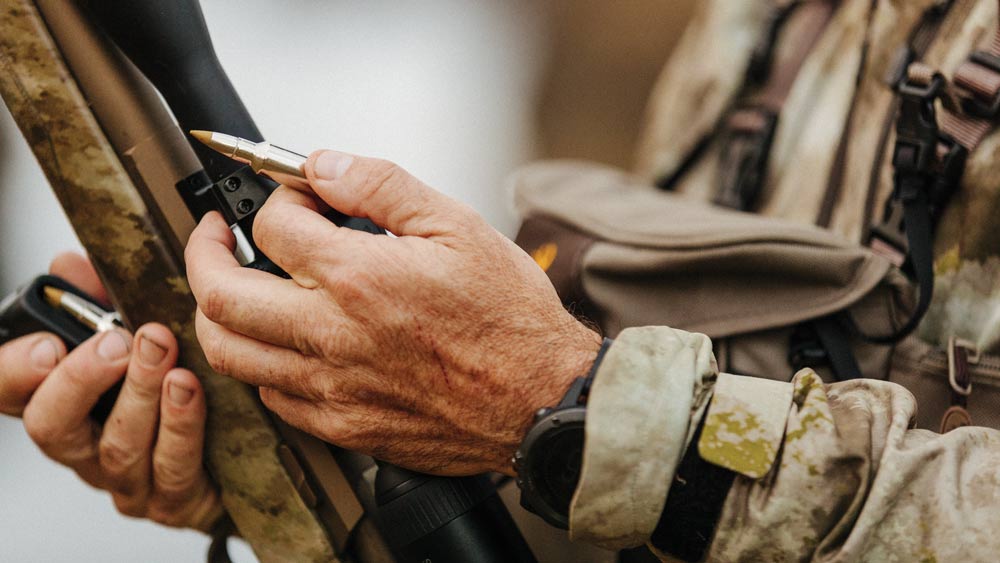 Loading ammo into a rifle