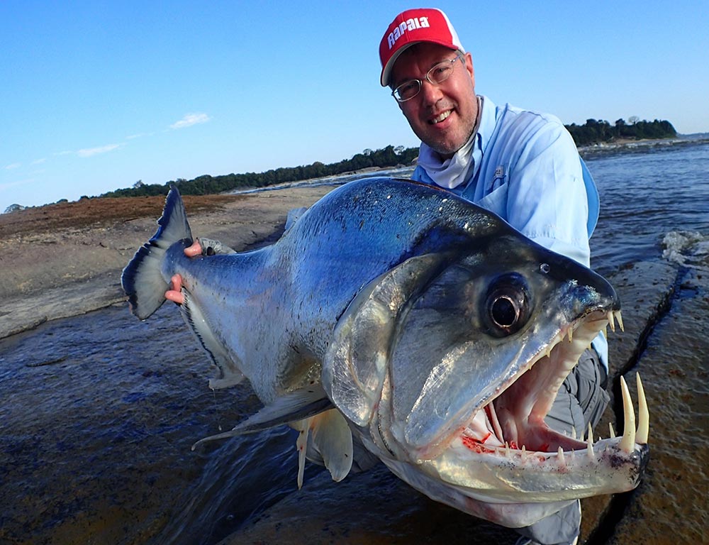 Big Fish DEVOURS HEAD CHUNK!! (River Fishing) 