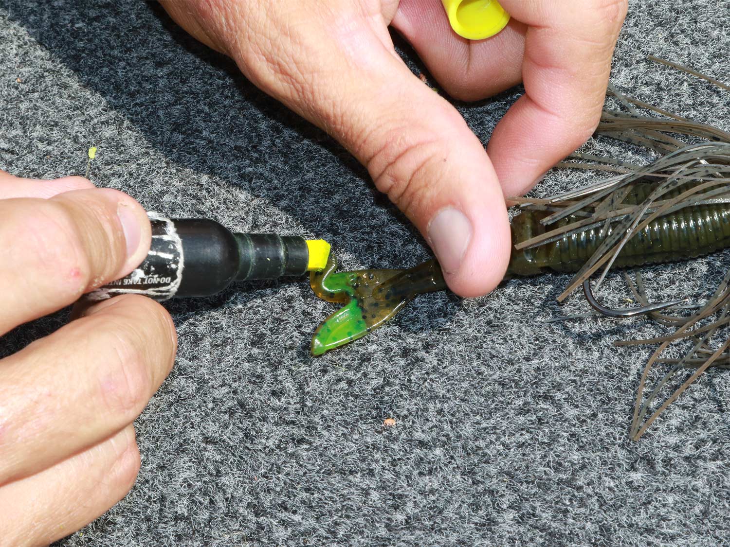 dying a soft-plastic lure