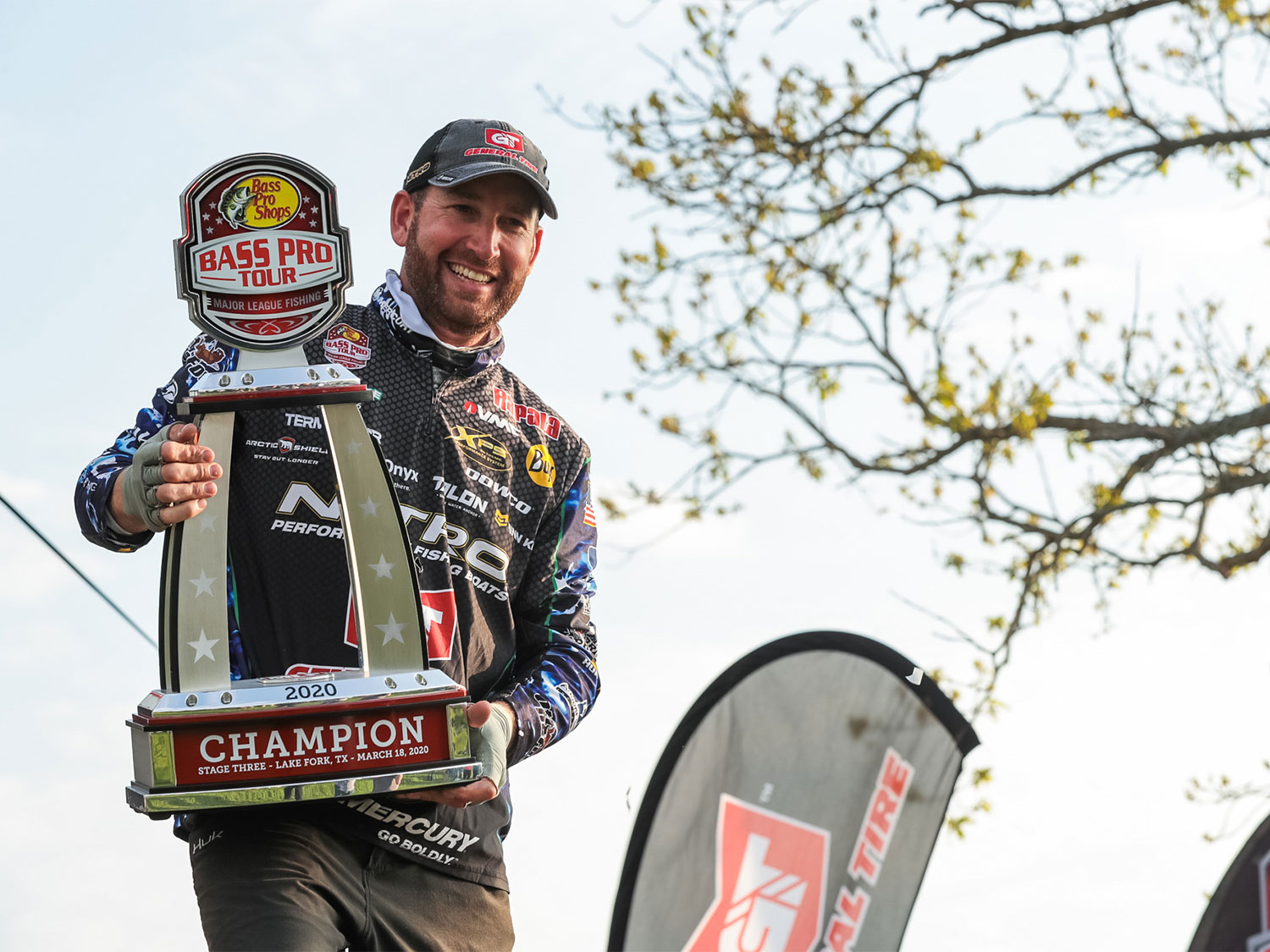 Ott Defoe holding up a MLF trophy.