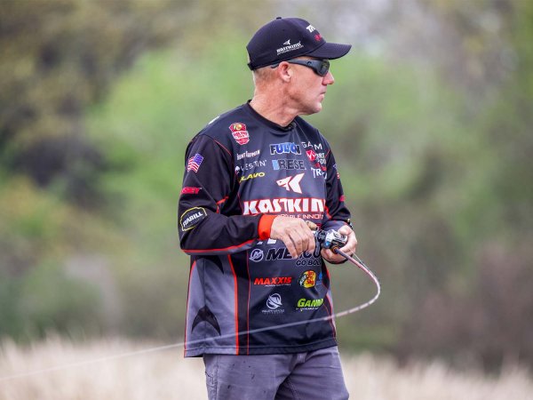 Angler Brent Chapman with a KastKing Bassinator elite reel.