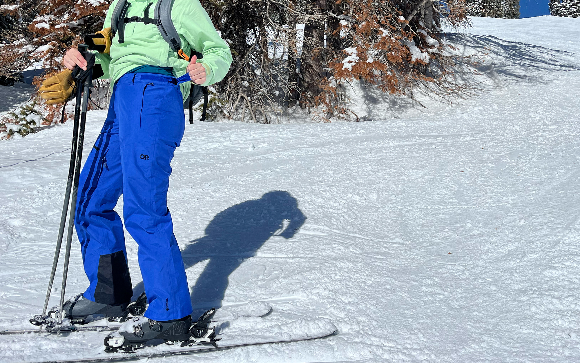 The adjustable velcro waistband ensures these pants won’t sag throughout the day.