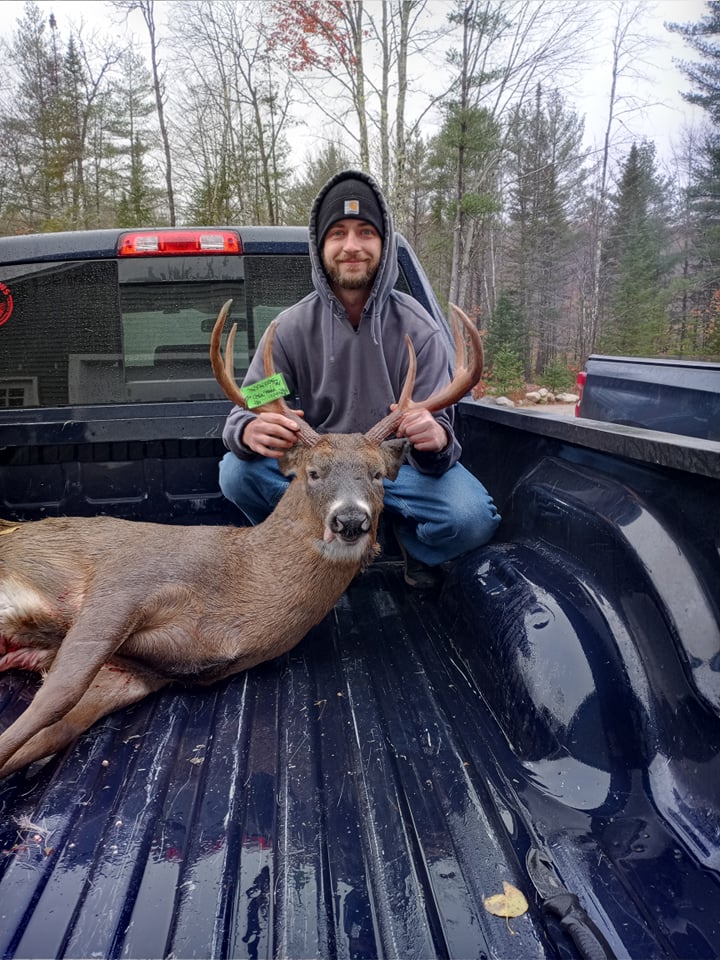 Chris Hand shot a 237-pound six-point.