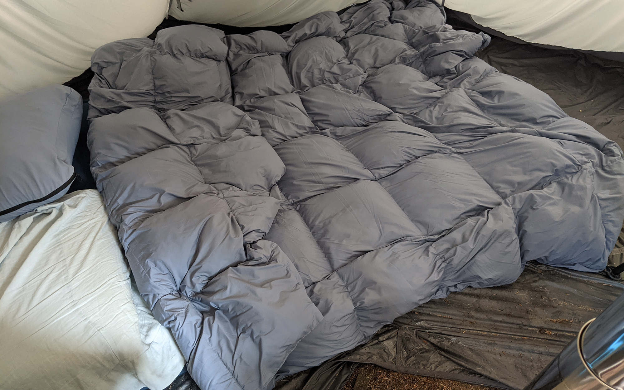 Hest down comforter while camping