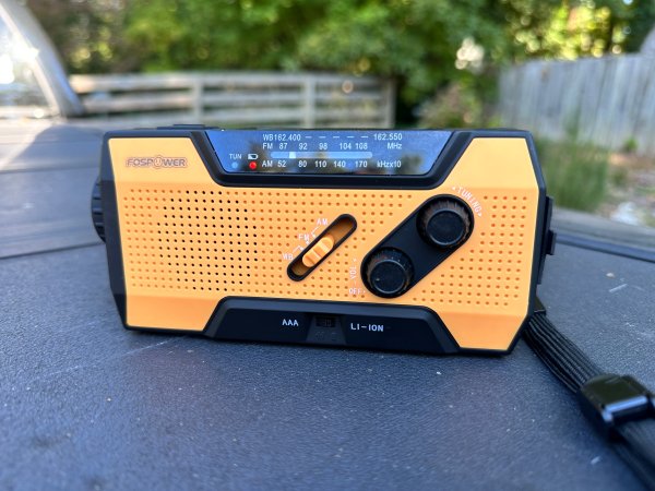  The FosPower emergency radio