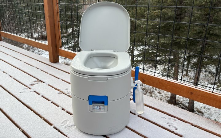 We tested the Joolca camping toilet.