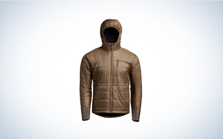  This SITKA Kelvin Aerolite Jacket is shown in coyote brown.