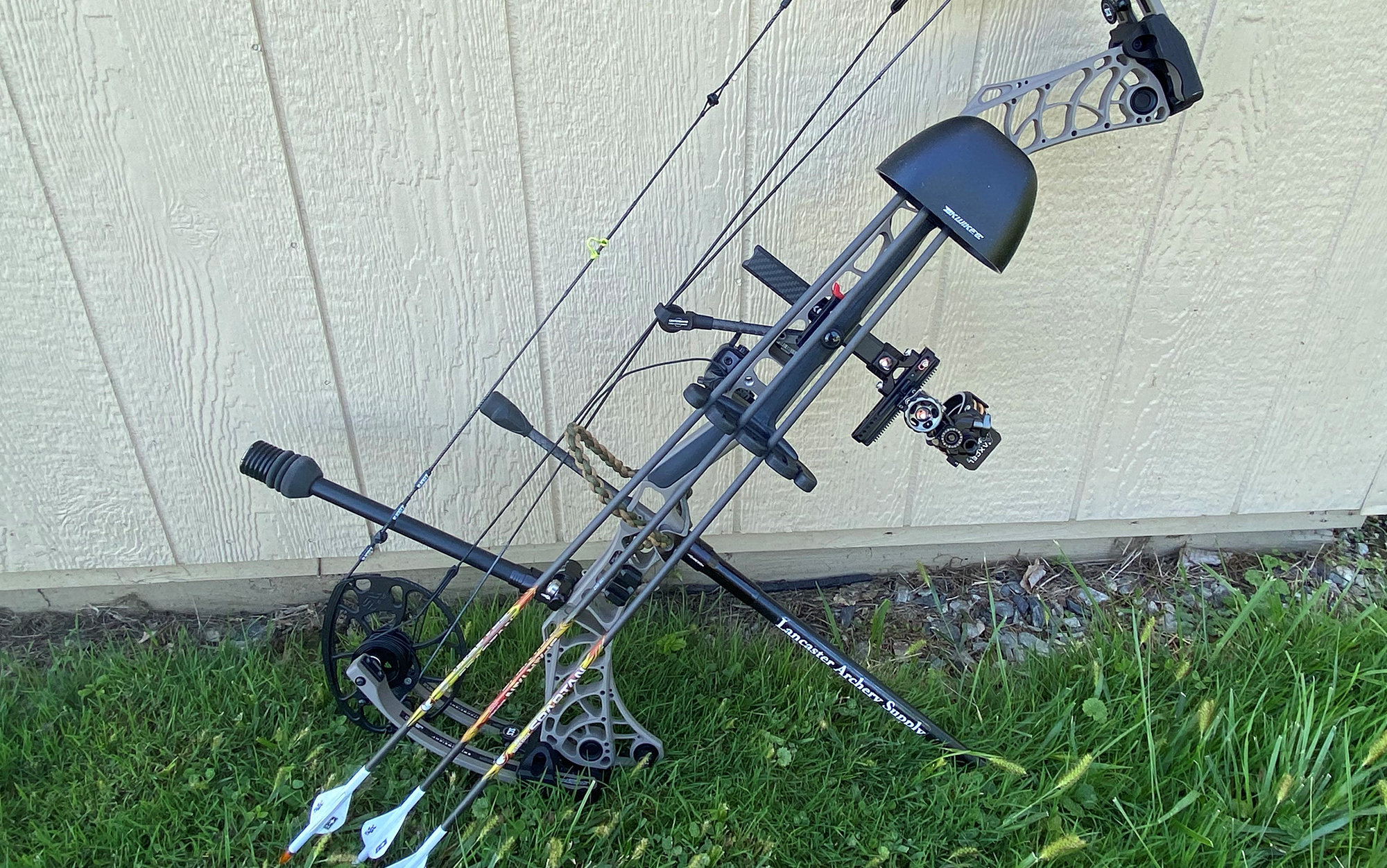 The Kwikee Kwiver Lite-4 affixed to bow.