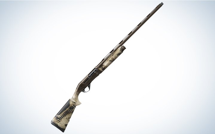  The Benelli Super Black Eagle 3 is the best waterfowl semi auto shotgun.