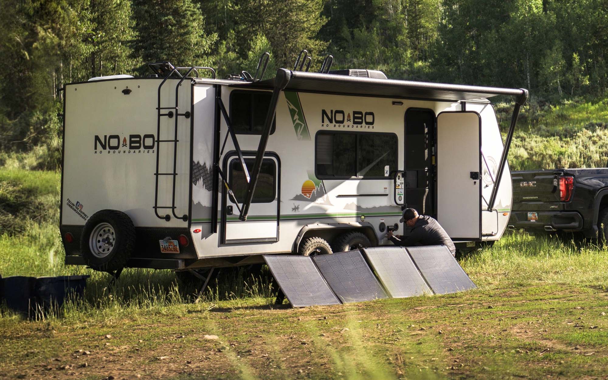 Best RV Batteries: Solar and House Batteries for Boondocking