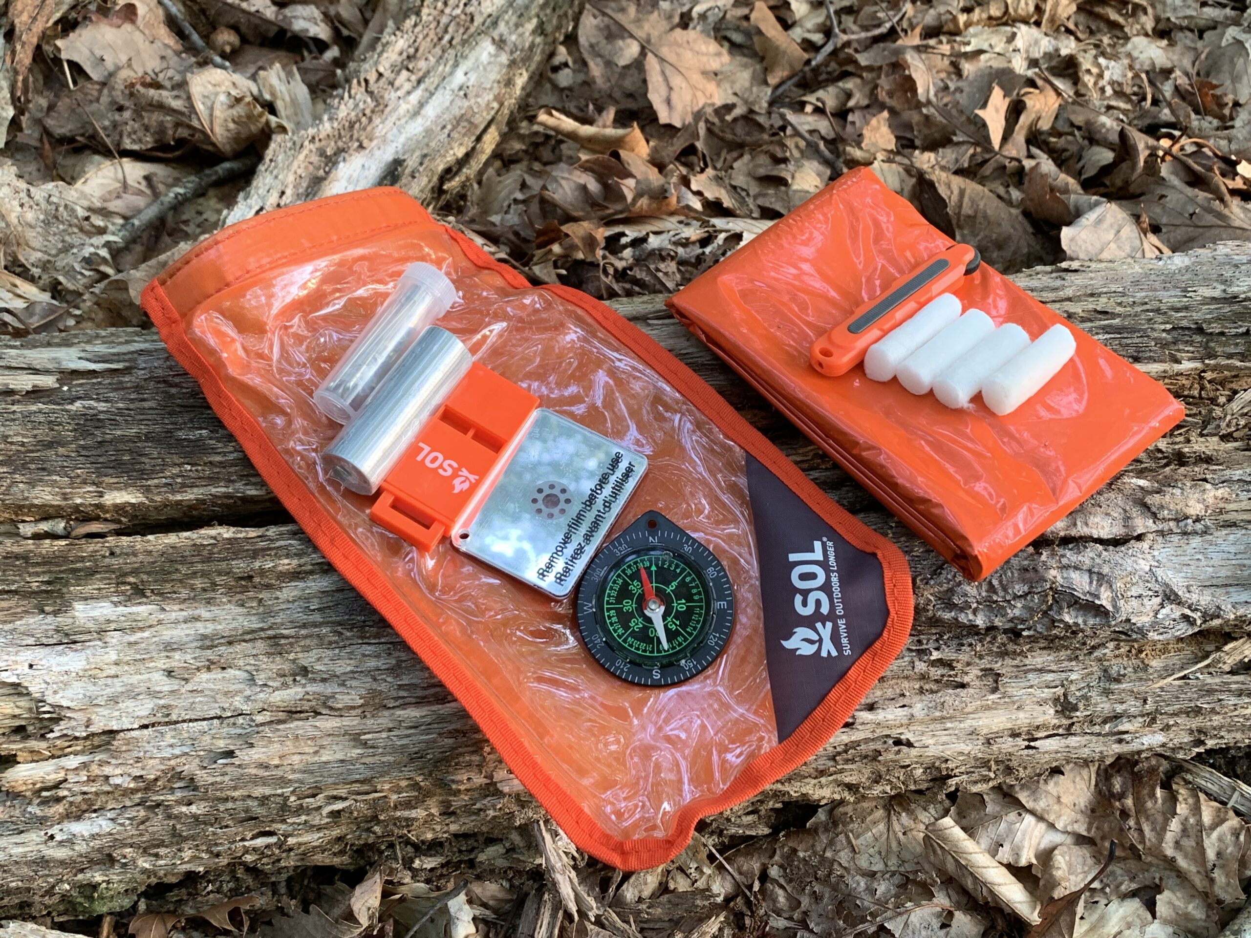 Minuscule Survival Packs : paracord survival gear