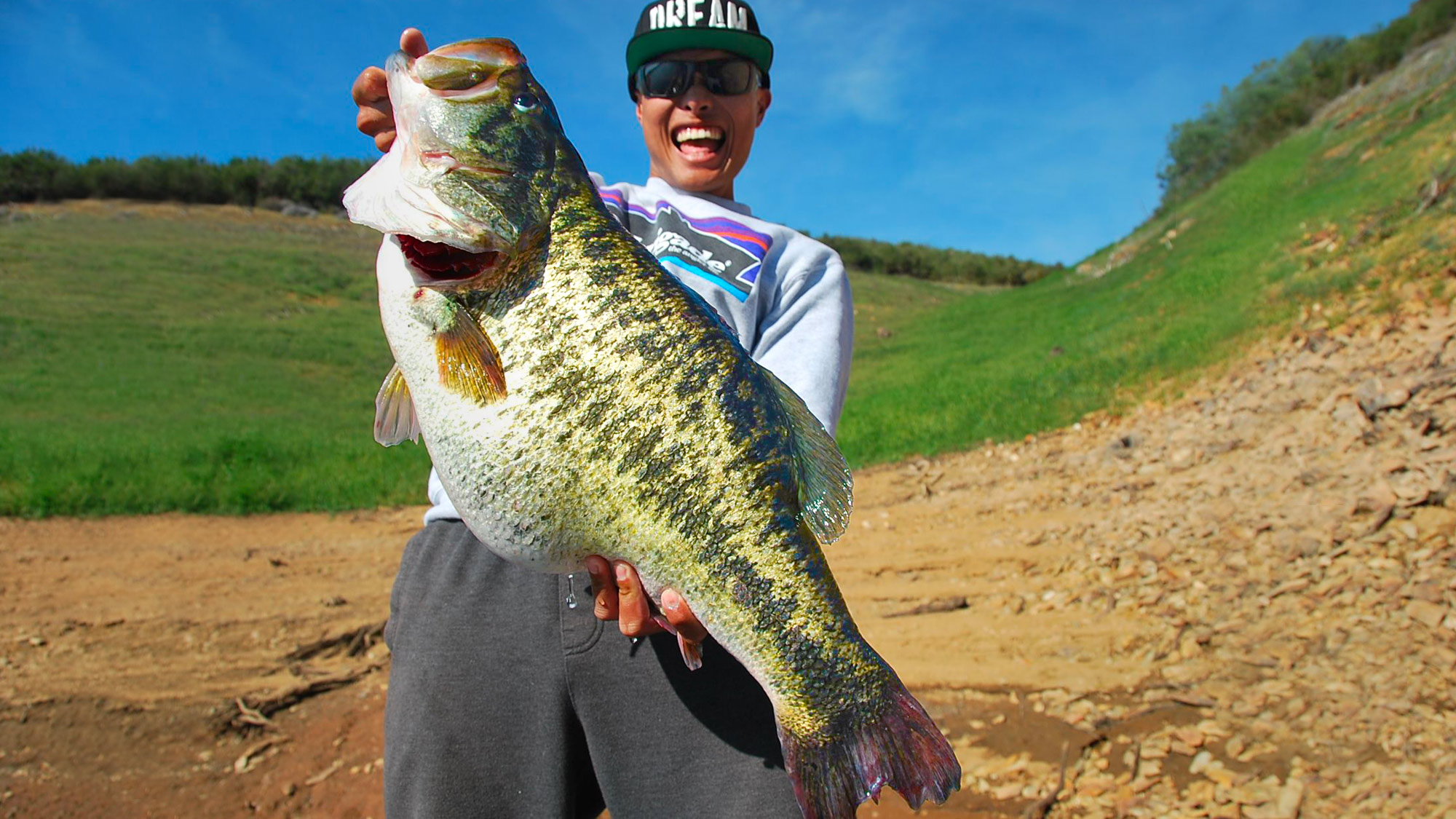 Bass Fishing – Giant new bait pays off with double-digit teener