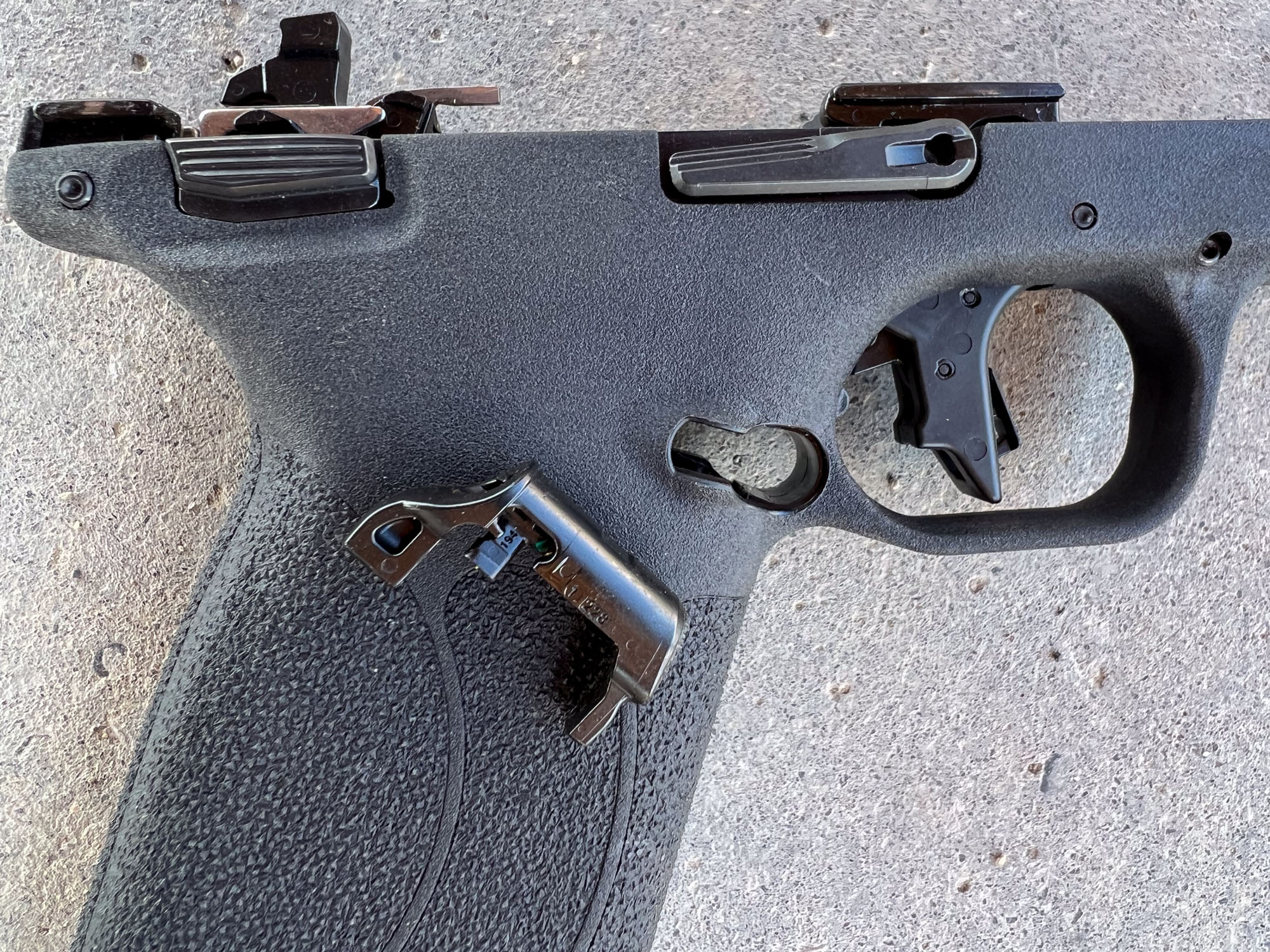 Smith & Wesson M&P 22 Magnum controls