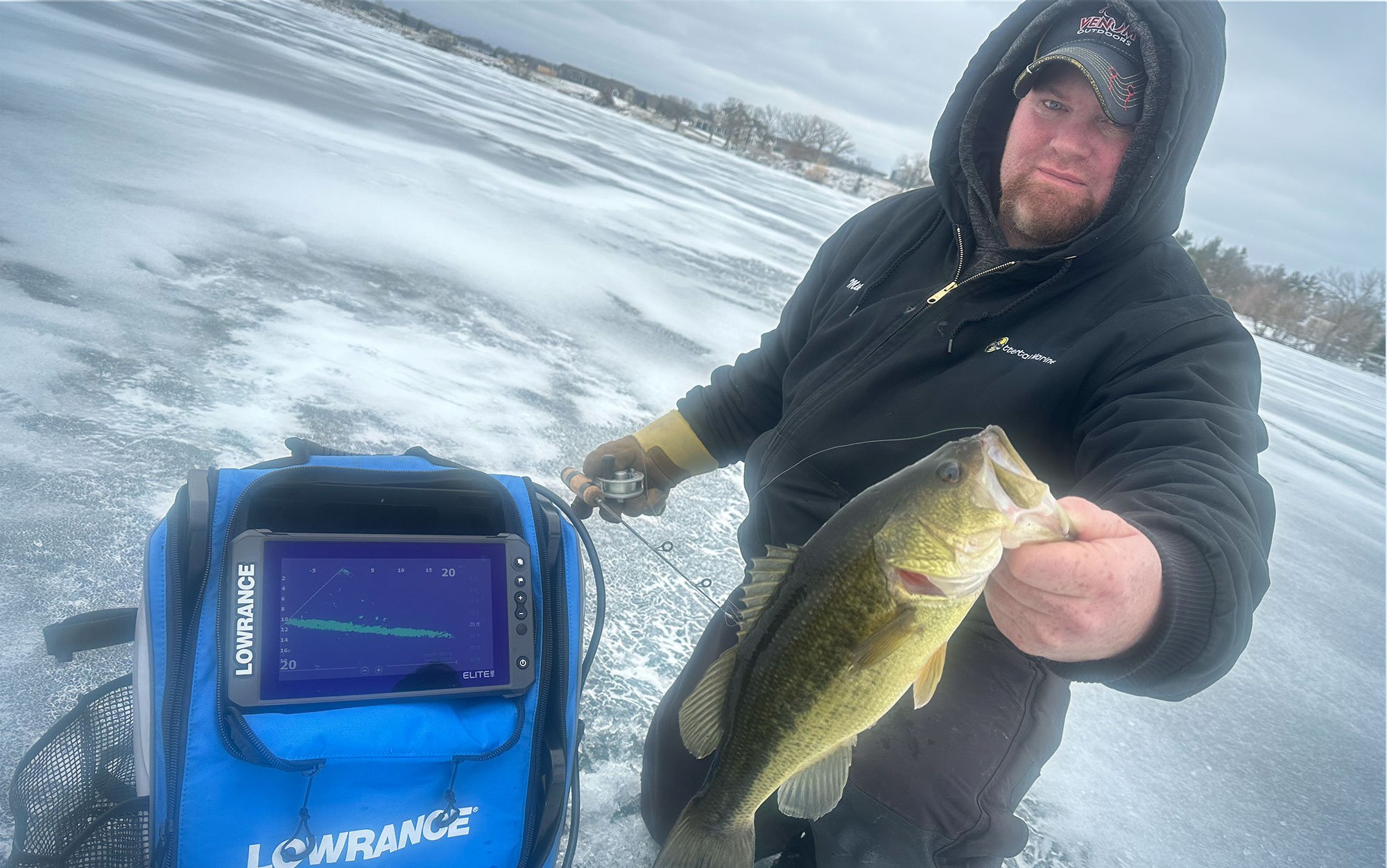 The key benefit of forward facing sonar for ice fishing. 🧊 #MEGALive