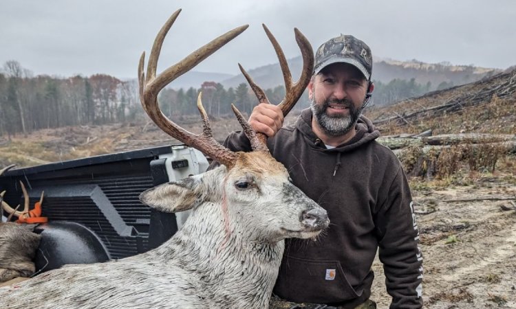 john bralley with leucistic buck