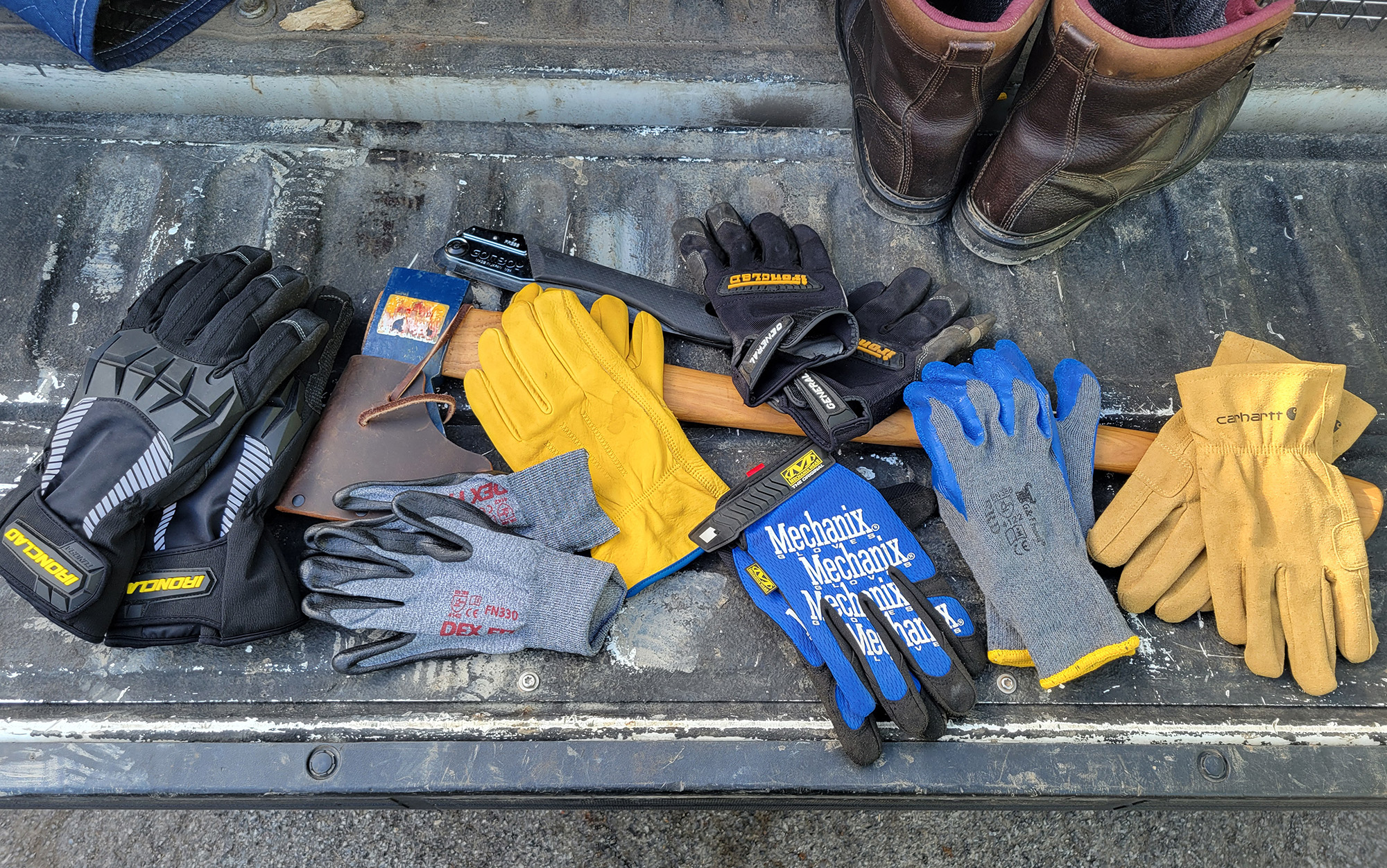 Hand gloves, safety gloves, fishing gloves, industrial gloves, gardening  gloves,house hold gloves, carpenter gloves,pair of 10