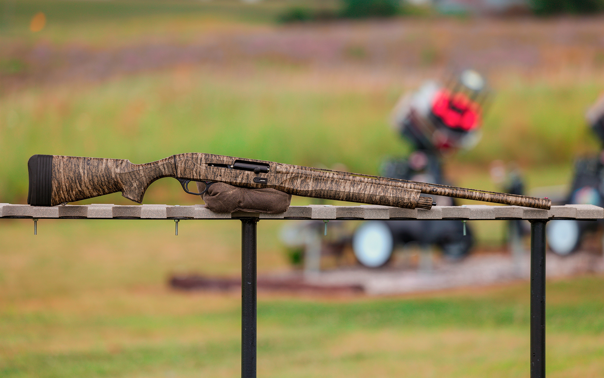  The Retay Gordion Compact resting on a table at the clay range.