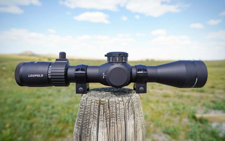  The Leupold Mark 4HD sits on a wooden post.