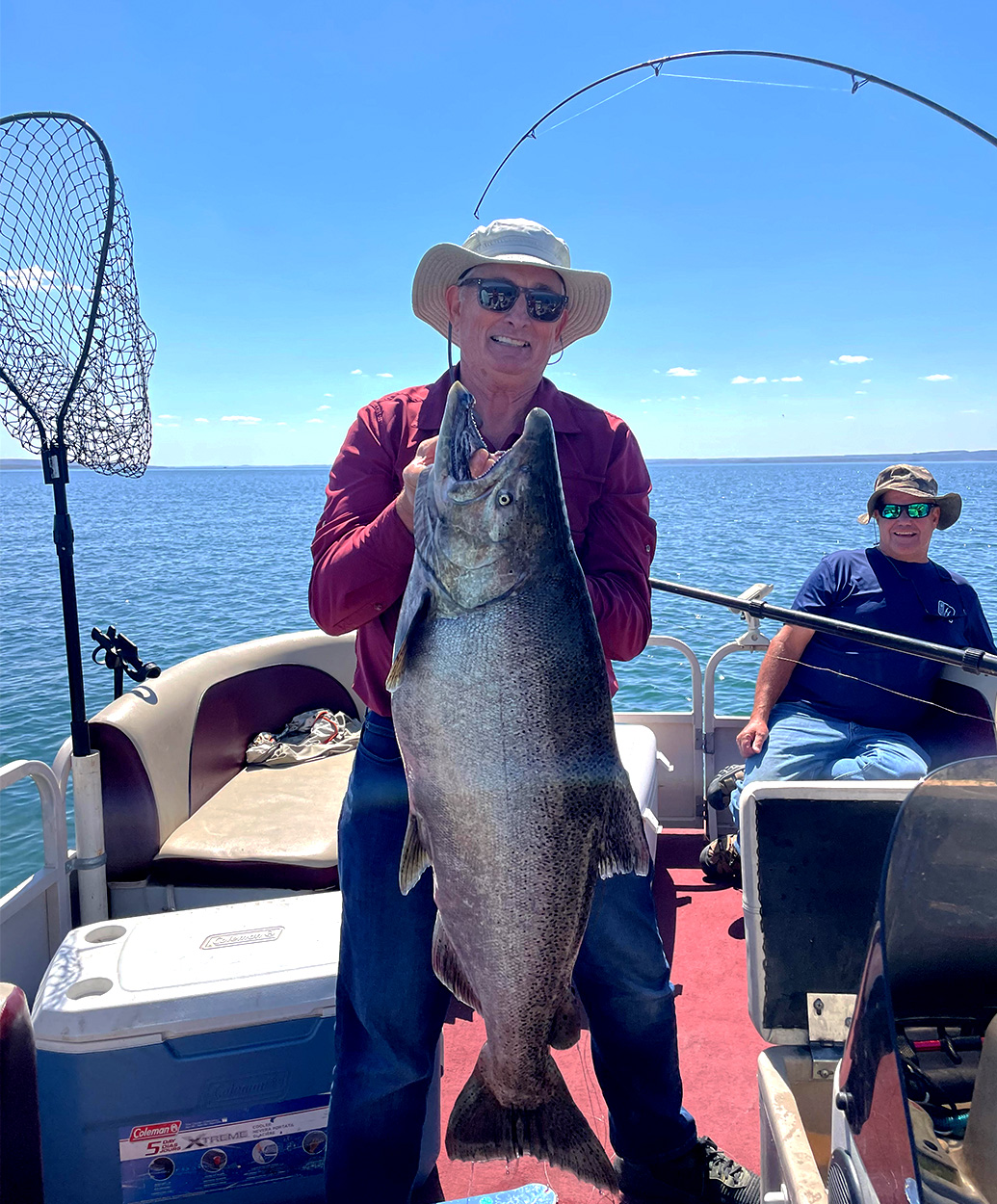 Um pescador de Montana com salmão chinook.