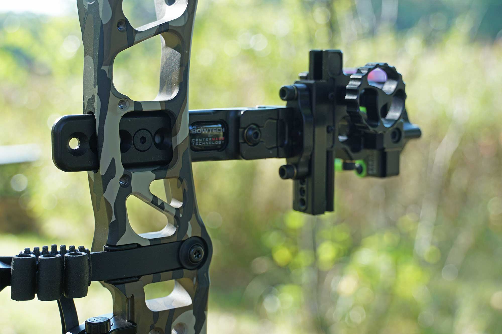 Single Pin vs Multi Pin Bow Sights for Deer Hunting | Outdoor Life