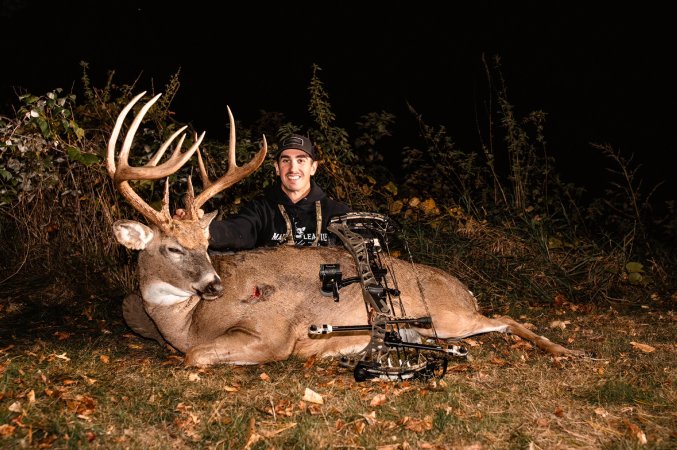 A Wiconsin bowhunter with a 14-point buck.