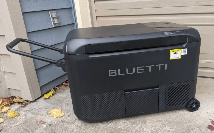  Bluetti Multicooler electric cooler set against a garage