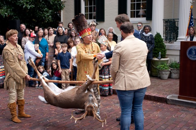 The governor of Virginia accepts a deer.