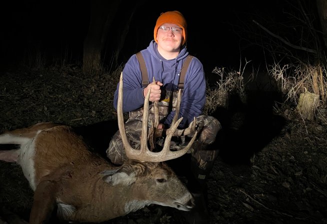 A hunter with a tall-tined illinois buck.