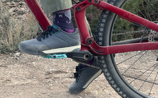 We tested the Giro Latch mountain bike shoes.