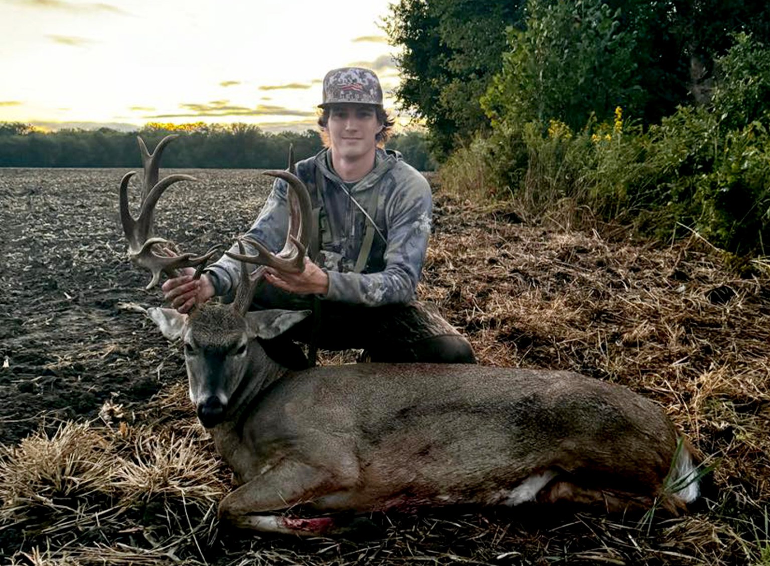 College Student's First Bow Buck Is a 17-Point Kansas Slammer | Outdoor ...