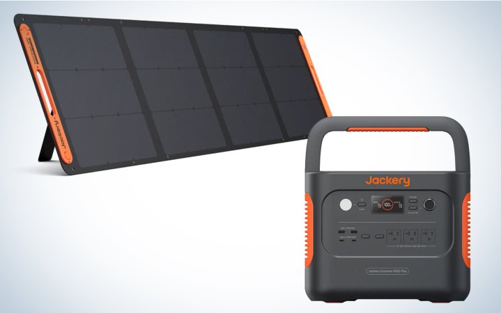  Jackery Explorer Plus and Solar Saga 200W