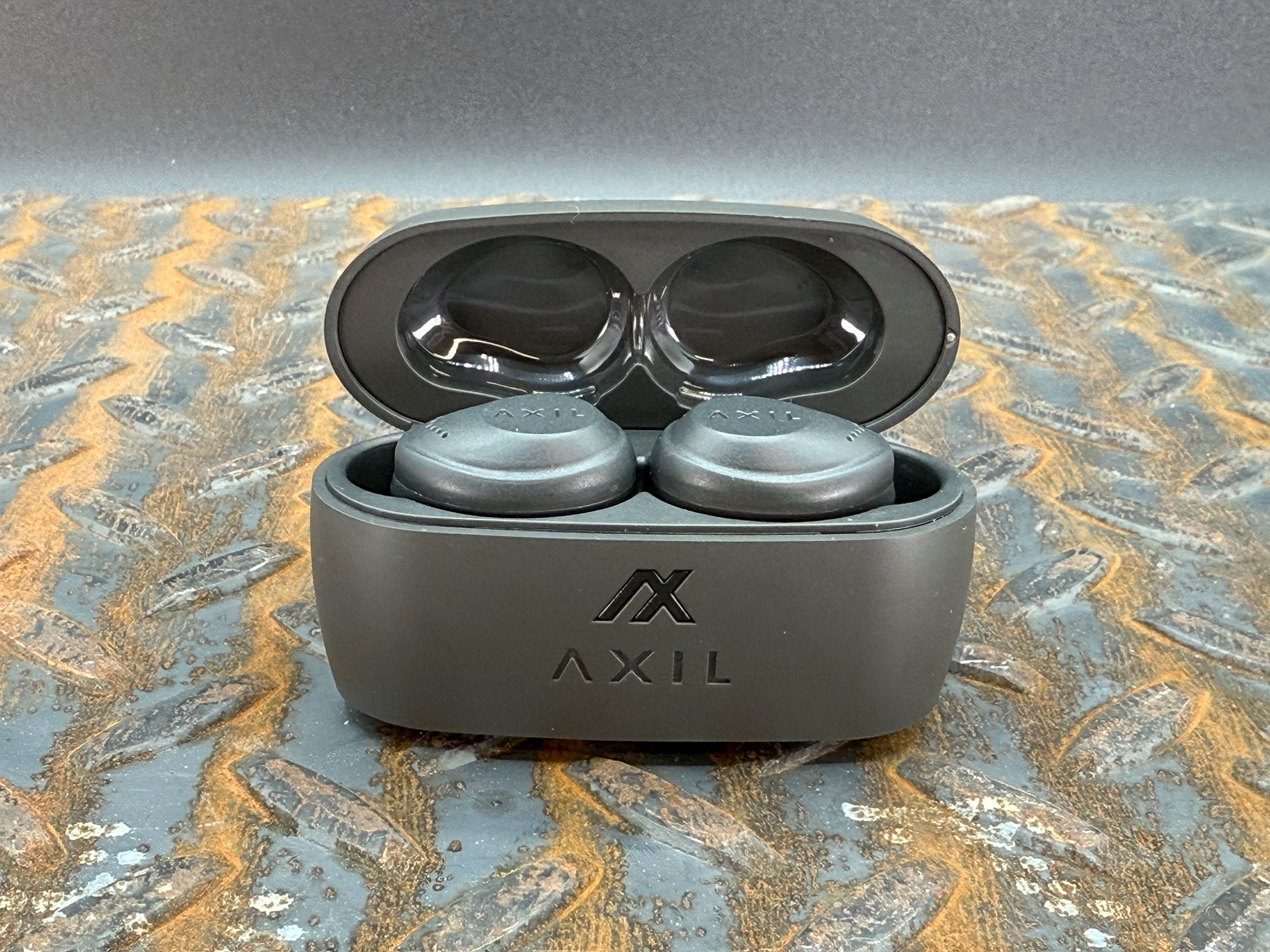 Axil XCOR Pro in case