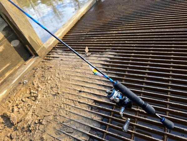  The Shimano Nexave spinning rod and reel combo on a boat dock.